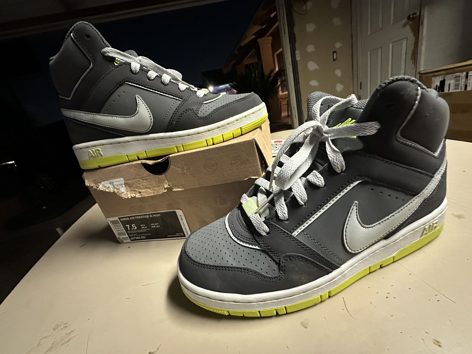 NEW Nike Air Prestige III