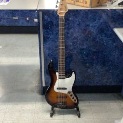 Squire JBass 5 String Active