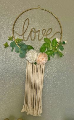 Pretty Gold Decor W/ Peach & White Flowers. 