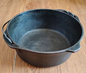 Vintage Cast Iron Dutch Oven 10"