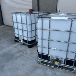 275 Gallon Water Tank CASH ONLY SERIOUS INQUIRIES ONLY READ DESCRIPTION