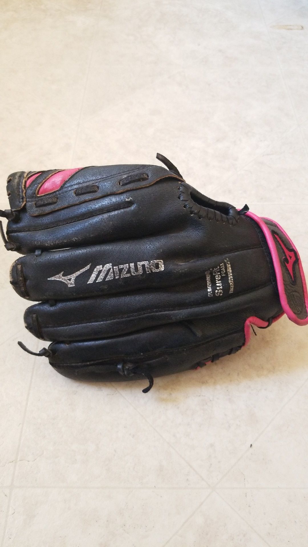 Mizuno Fastpitch 11in Right Hand Softball Glove
