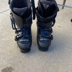 Ski Boots women’s size 7