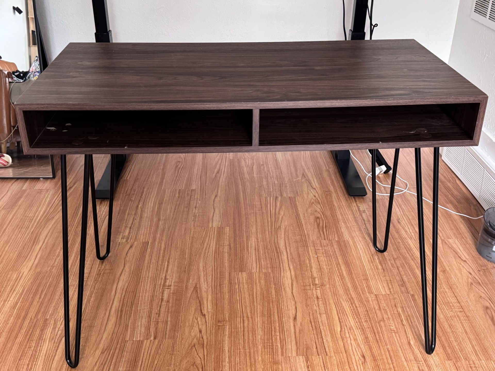 Writing / Computer desk
