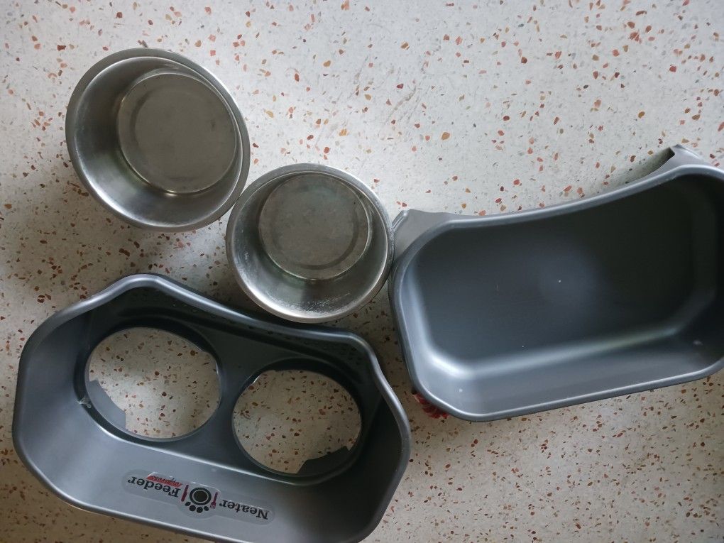 Neater Feeder For Med to LG Dogs/pets