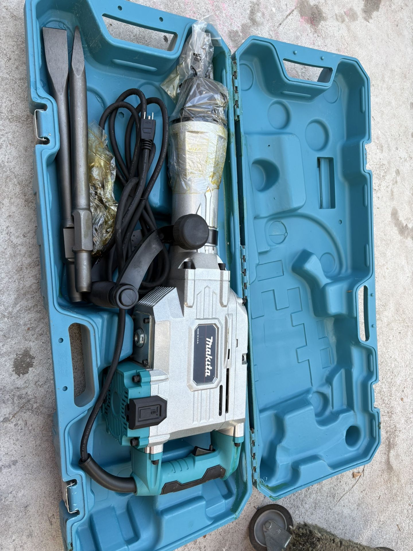 Makita Jackhammer HM1304 B Brand New in case