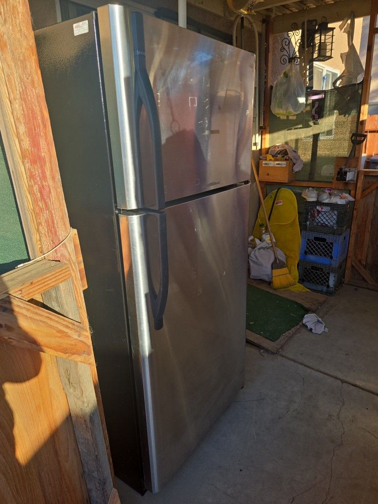 KENMORE  REFRIGERATOR  WORKING GOOD 
