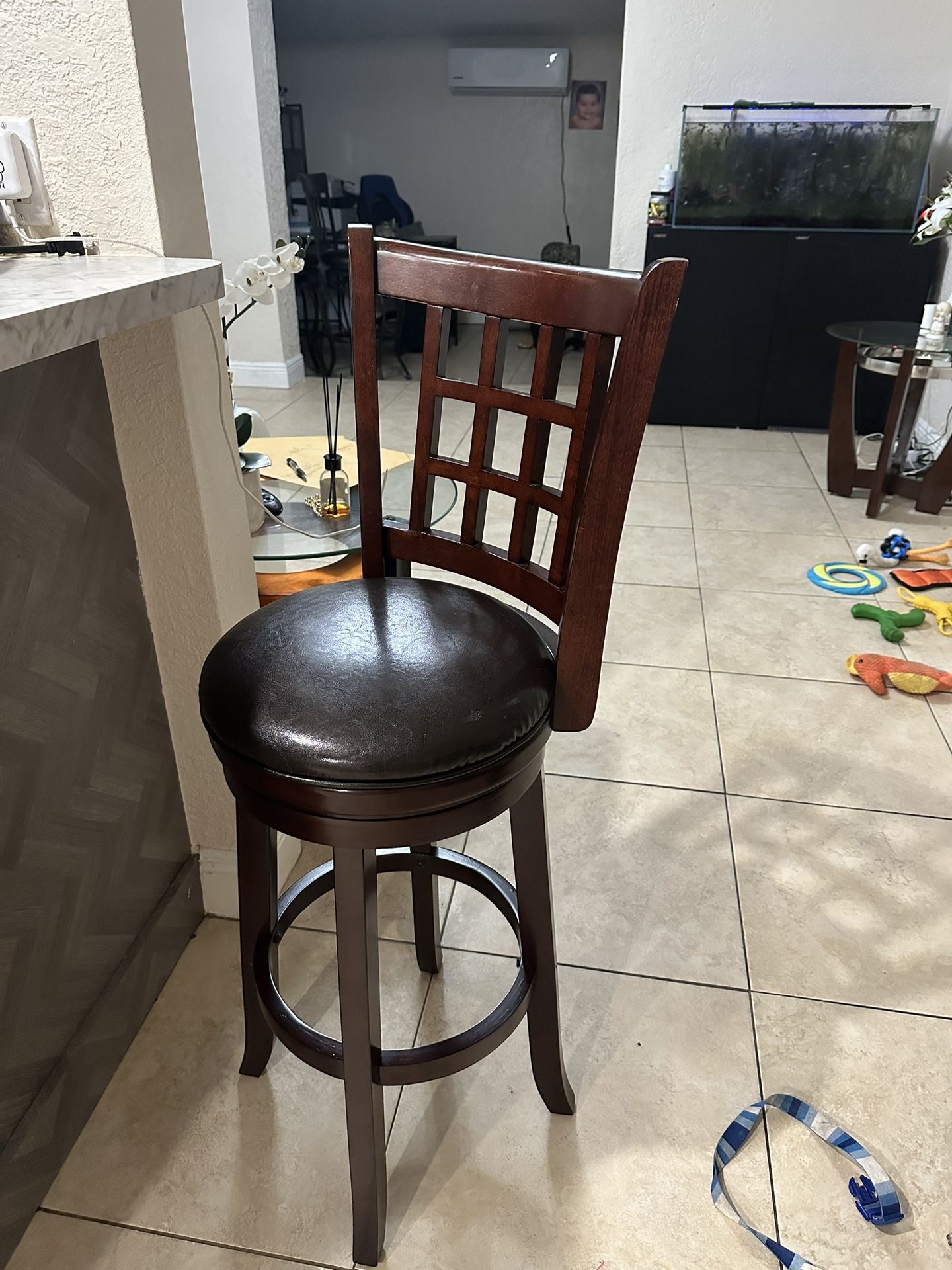 2 Bar. Stools