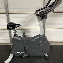 LifeFitness C3 Go Self-Powered Upright Exercise Bike Cycling Gym Bicycle Stationary Fitness Workout