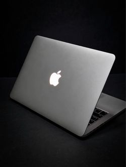 Apple MacBook Pro 13” Retina i5/8GB/256GB SSD $180