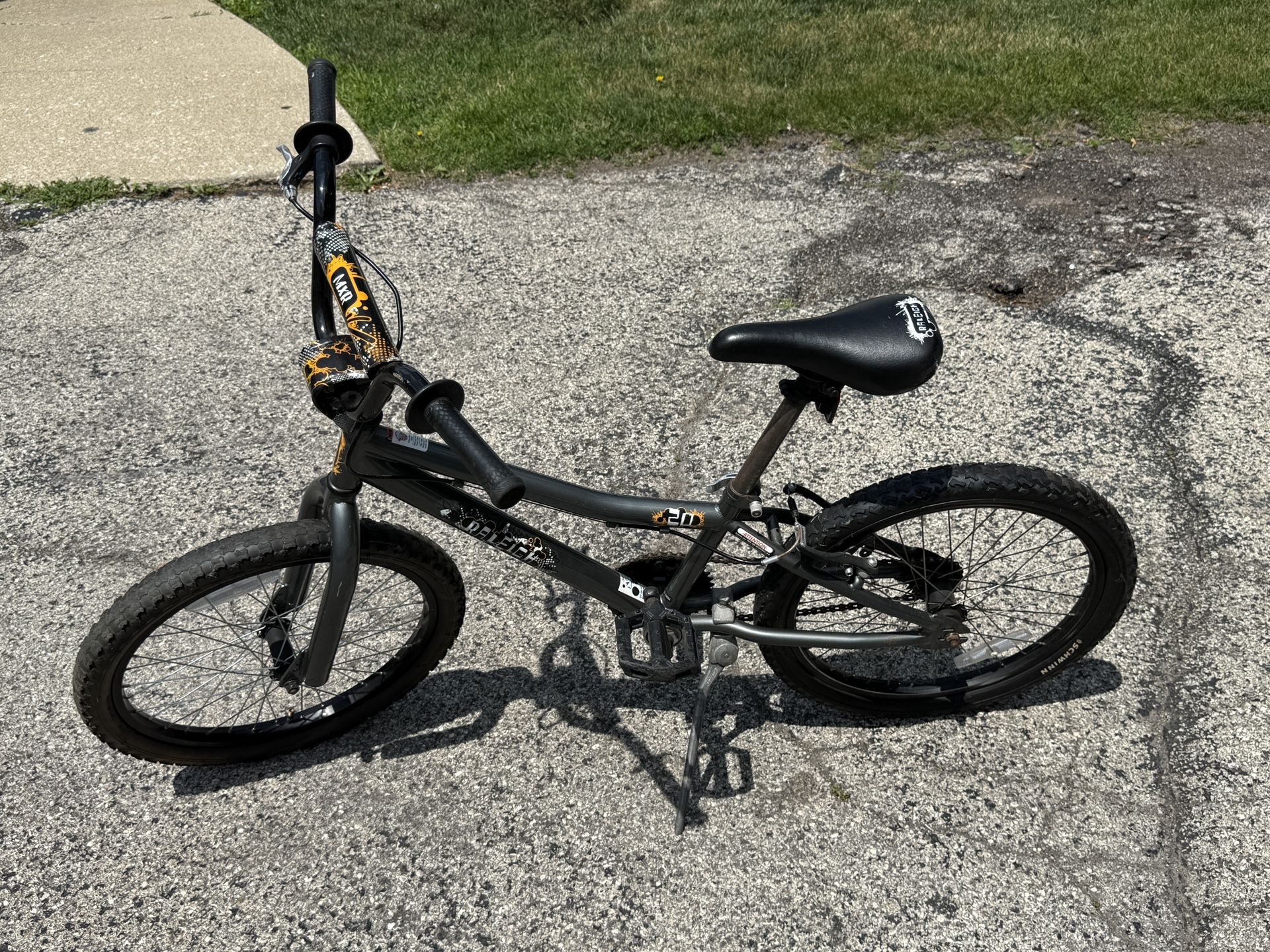Raleigh 20 In MXR Bike