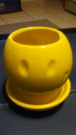 Vintage McCoy Smiley Face Planter.