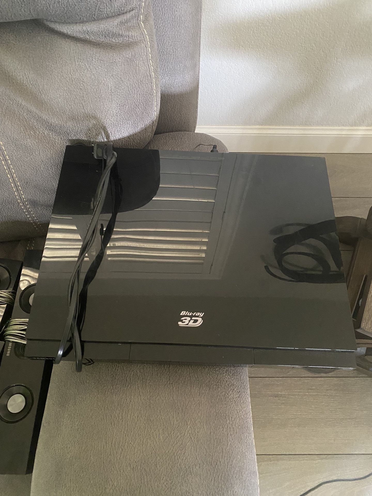 Samsung Blu-Ray DVD Player Surround System