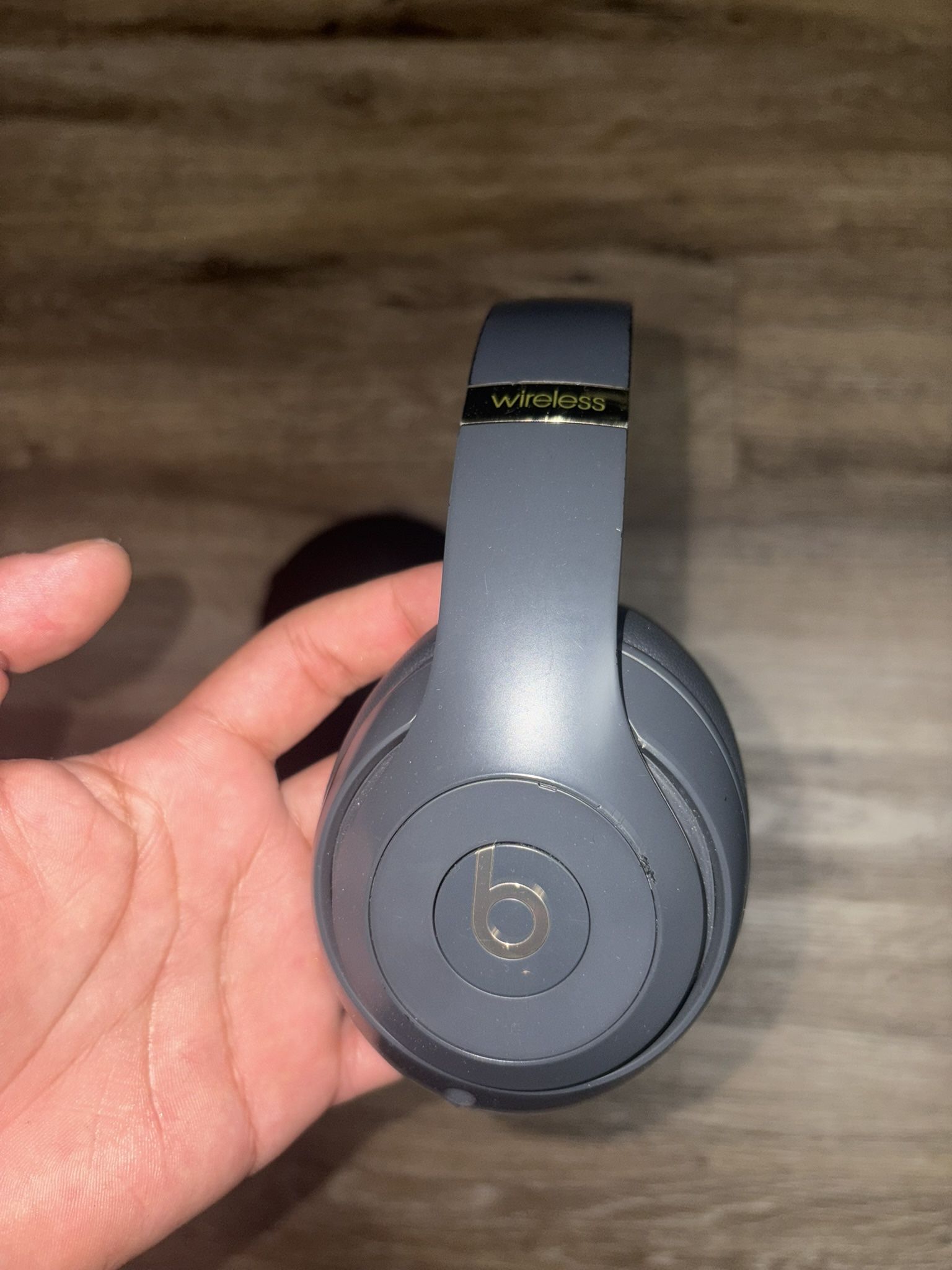 Beats Studio. Great noise cancellation 