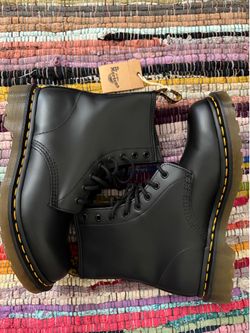 Dr Martins 1460 womens boots sz 9