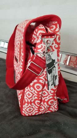 Petunia Pickle bottom