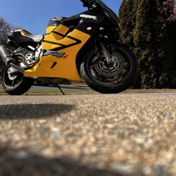 HONDA CBR 600F4i $4,800