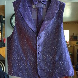 New Men's Dress Vest With Tie, Bow Tie And Handkerchief. Hablo Español 