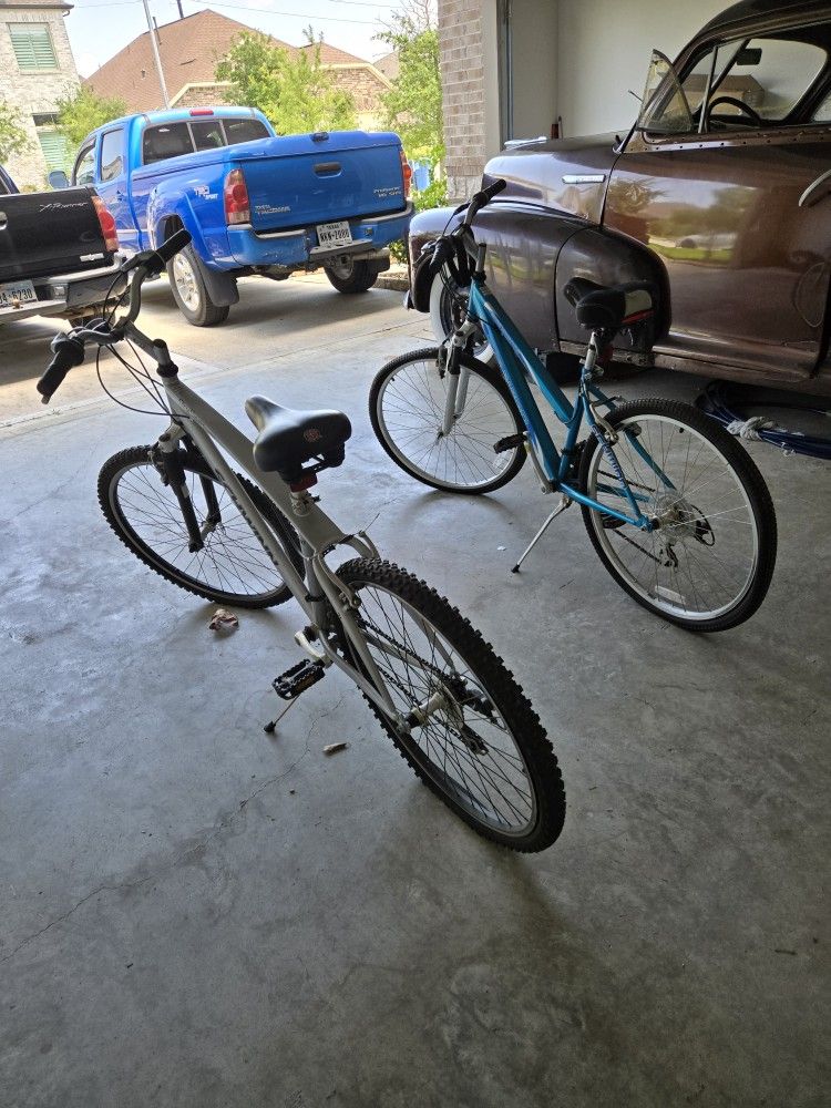2 Bicicles