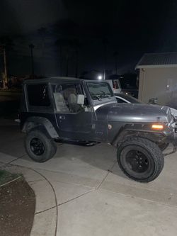 Jeep Wrangler 2-Door SUV