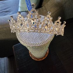 Beautiful tiara in good condition