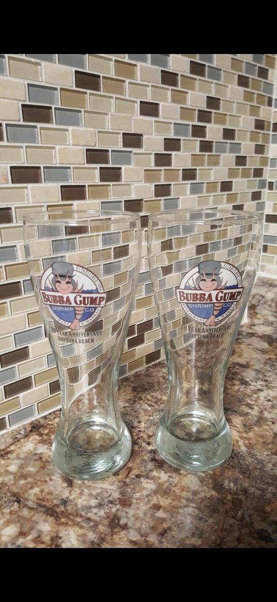 2 - BUBBA GUMP Shrimp Co Pilsner BEER Glass San Francisco Restayrant & Market Barware Drink Bar California