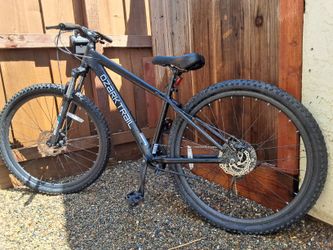 A+ New Mens 27.5" Ozark Trail Vibe 8 Speed Bike And Ready For Adventure!