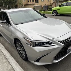 2019 Lexus ES 300h 42k Miles Clean Title/ Mint Condition