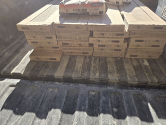 Tile cerámica de 8x40 son 24 cajas cada caja trae 12 pies son 290 pies $200