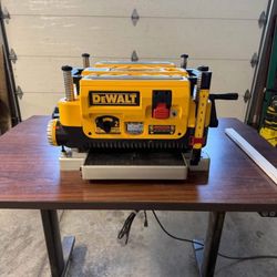 Dewalt Thickness Planer DW735