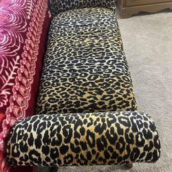 Sillón  Con Reclinado De Pies Y   Chaisse Sillón  3  Piezas De Leopardo Antique. $800. 