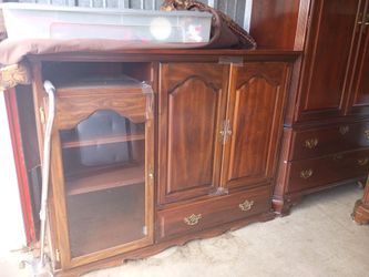 Entertainment center