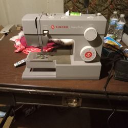 Singer Heavy Duty Sewing Machine