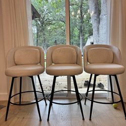 3 Fairly new bar stools