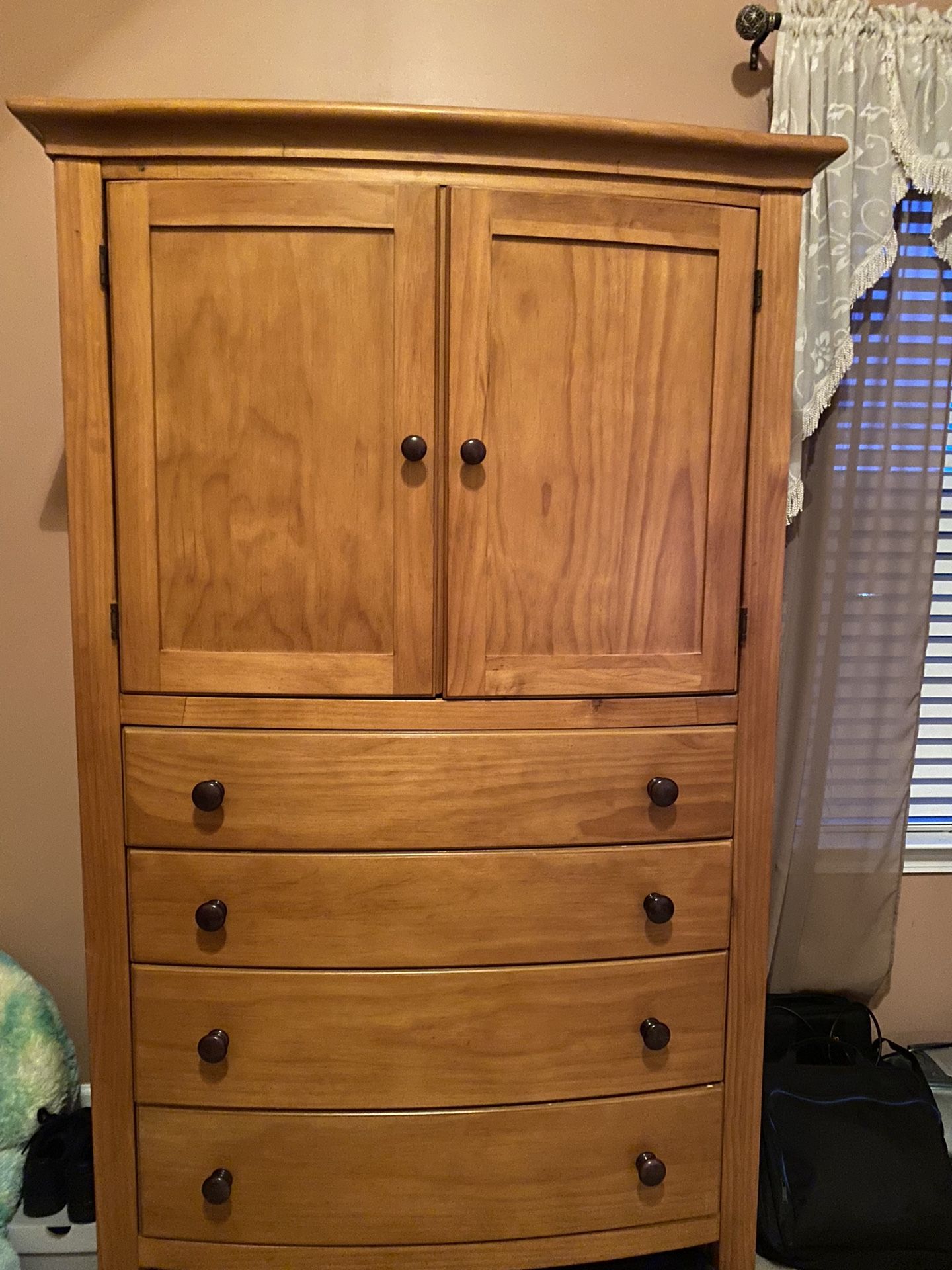 4 Draws Wooden Armor With Storage