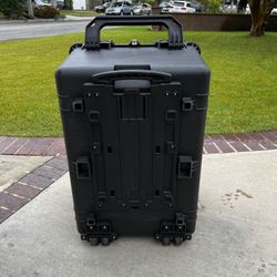Pelican 1660 Case With Foam (Black)