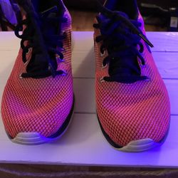 Women Nike Size 7