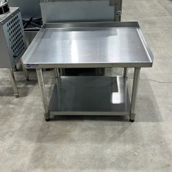 ChefAsst 30" x 24" CA-ESS-3024-316 16-Gauge 304 Stainless Steel Equipment Stand with 201 Stainless Steel Legs and Undershelf
