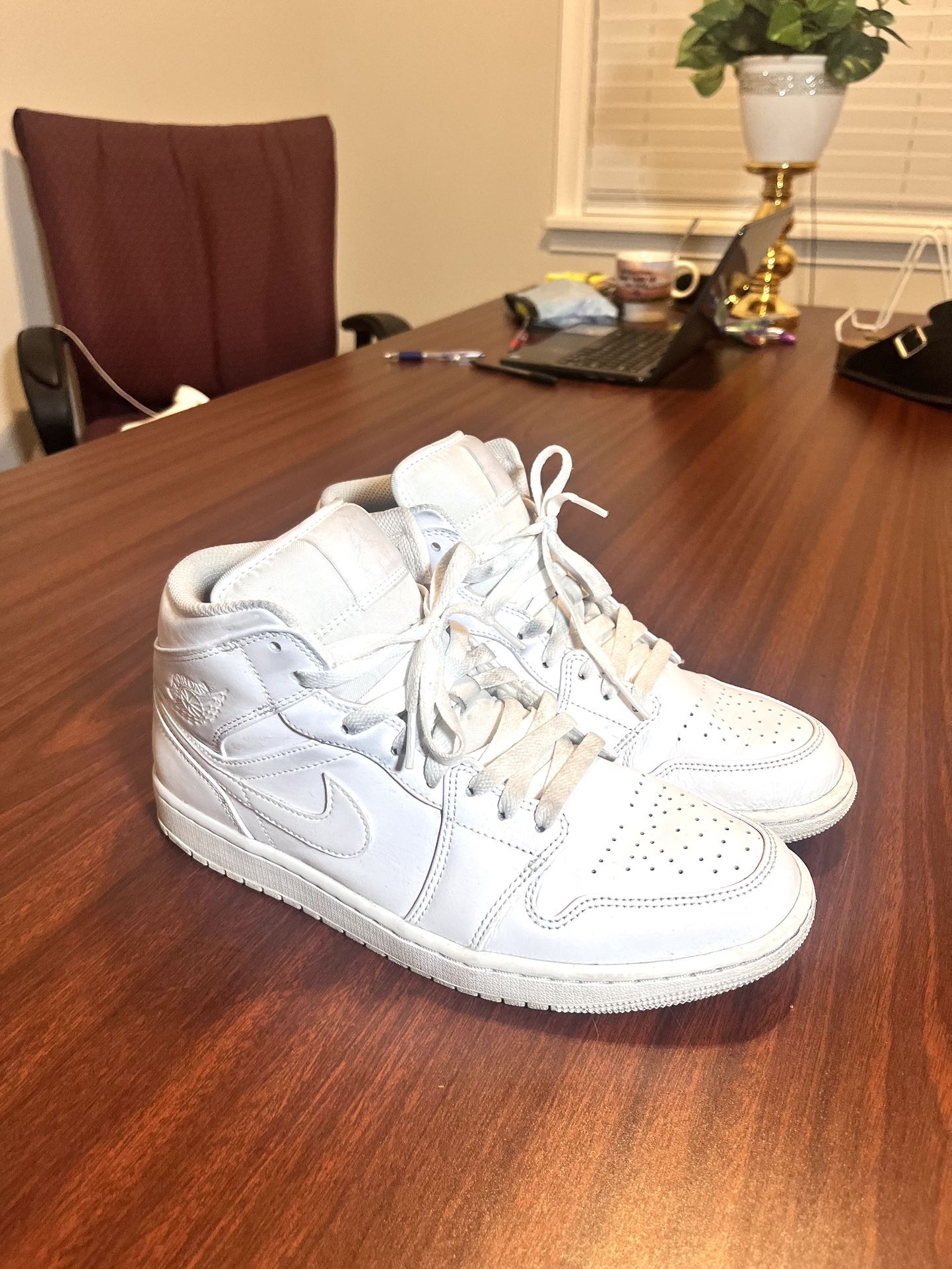 Nike Air Jordan 1 Mid Triple White