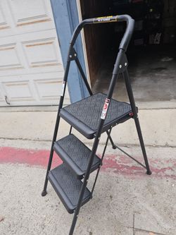 Werner 3-step folding ladder
$45