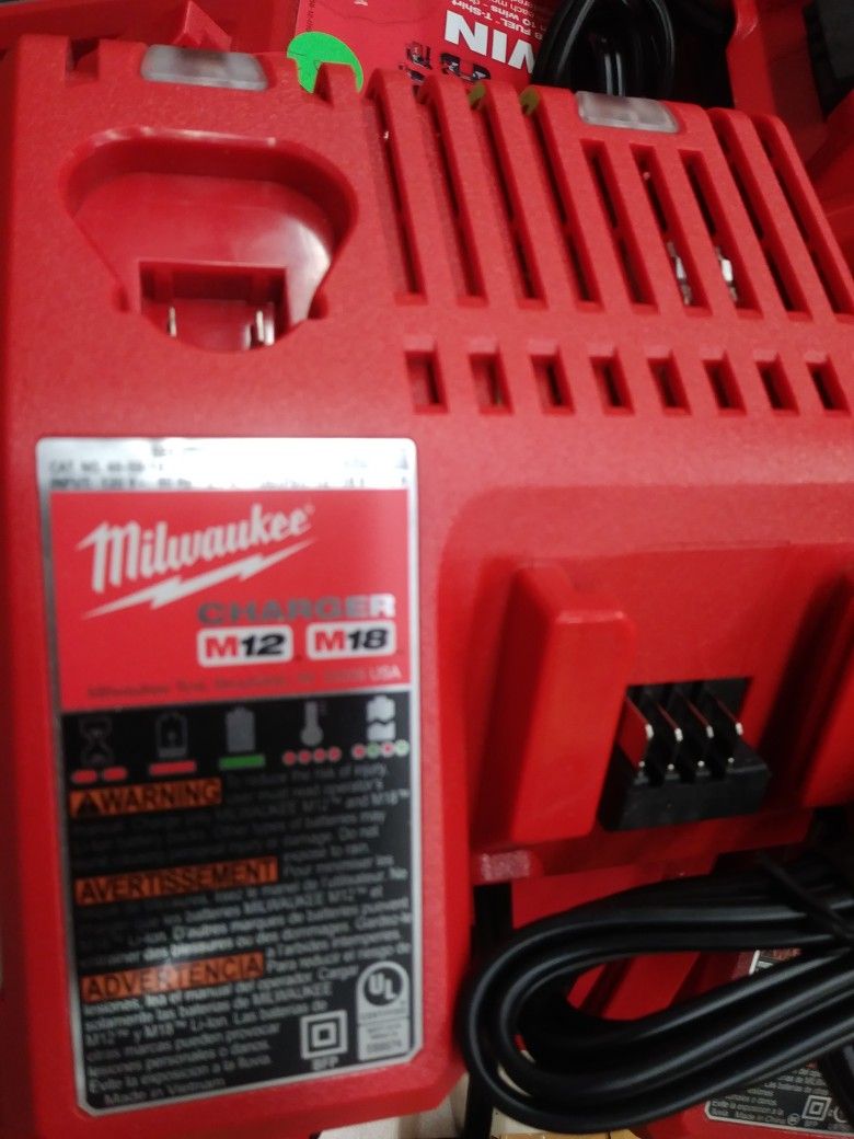 MILWAUKEE M18 CHARGER