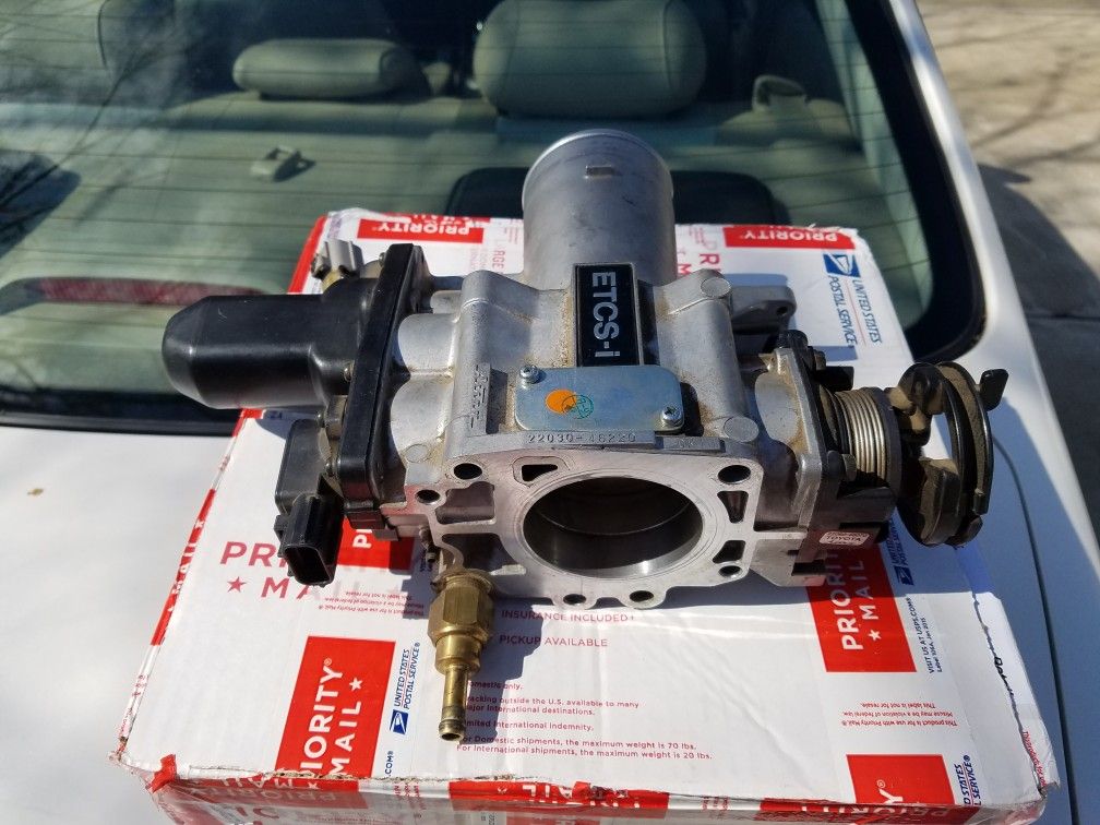 2000-2005 Lexus GS300 IS300 Throttle Body Assembly
