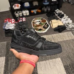 Classic black low-top sneakers