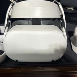 Meta Quest 2 256GB with swappable battery packs