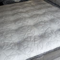 California King Size Bed Mattress King Koil Intimate Firm Trimline Button Top Pillow Serta Sealy Stearns & Foster Beautyrest Black Aireloom Kluft Lull