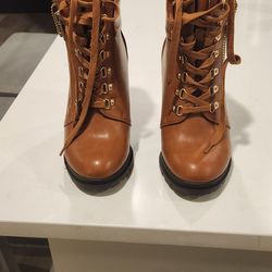 Women's Boots Size 8 Brown