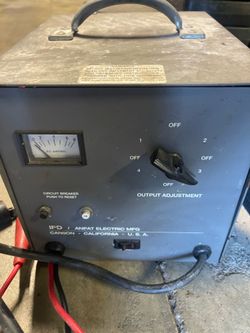 Battery Charger 1-4 battery at a time