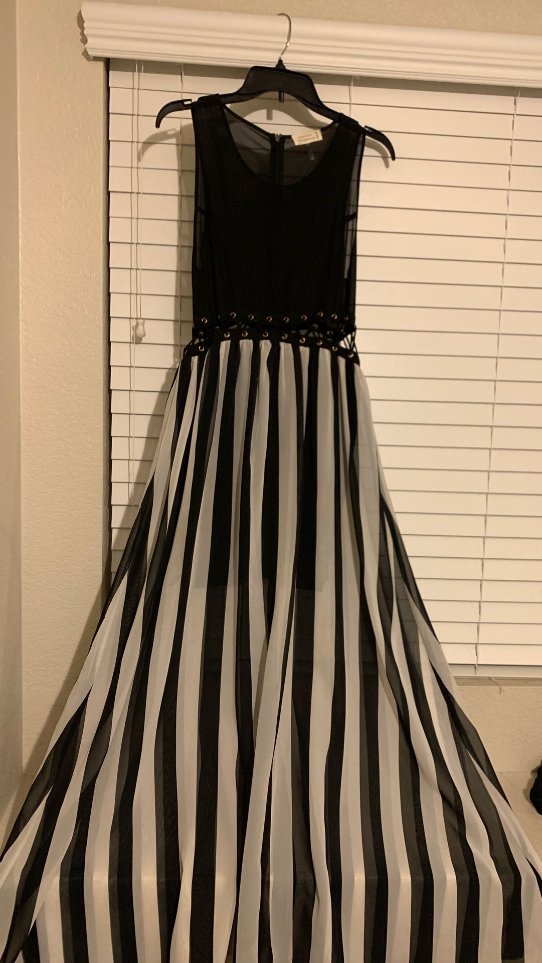 Dress M