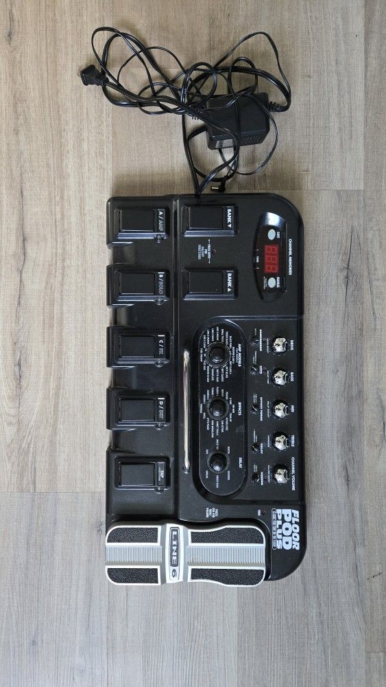 Line 6 Floor Pod Plus - Multi Effects Pedal