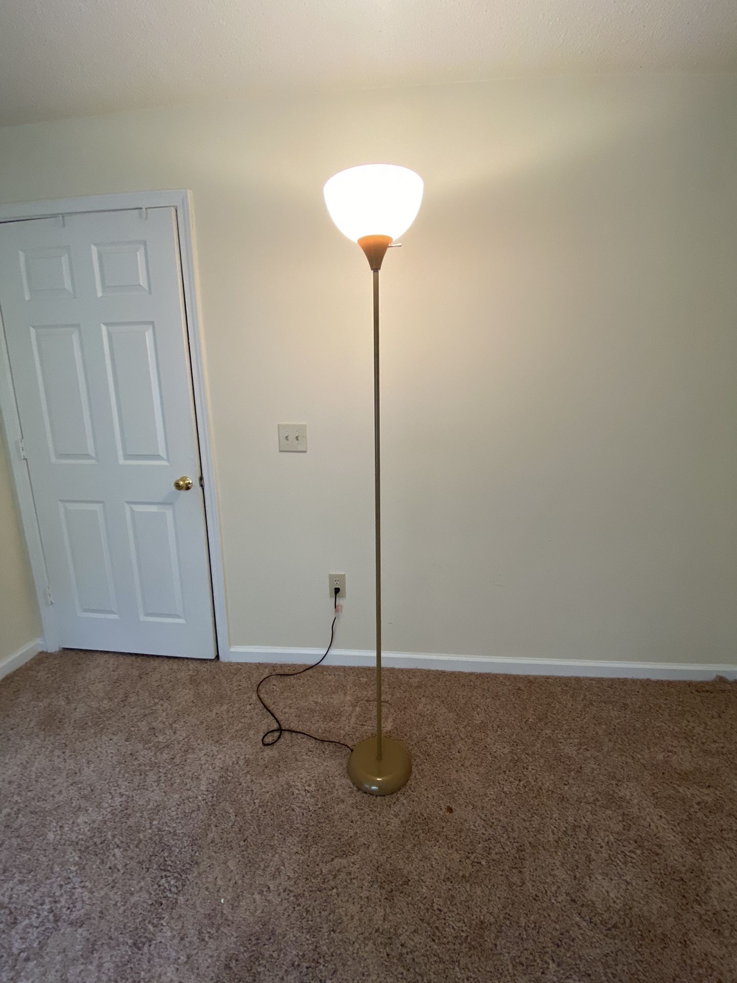 Floor Lamp $10